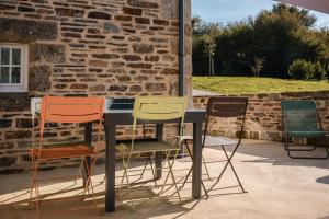 En terrasse eller udendørsområde på Gite de charme à la ferme - Plain-pied + 23 billeder