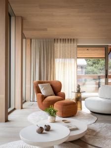 Khu vực ghế ngồi tại Chalet Acorn