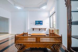 TV a/nebo společenská místnost v ubytování Daffodil House Proper Guest House Near Malioboro