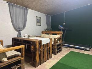 Et opholdsområde på Kékmadár Wellness Apartman Kalocsa