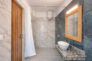 Koupelna v ubytování Om Homestay