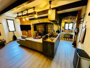 Khu vực ghế ngồi tại Maison de charme avec studio indépendant