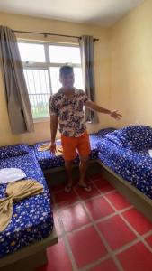 En eller flere senge i et værelse på Apartamento Aluguel Morro Branco.