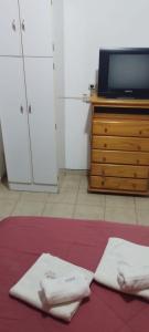 a room with two white towels on a bed at Cabañas de Itacú in Chajarí