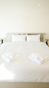 En eller flere senge i et værelse på Three Monkeys Chaweng Beach