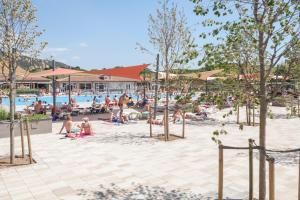 Bazén v ubytování Camping Riembau nebo v jeho okolí