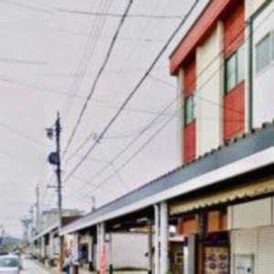 un bâtiment au bord d'une rue dans l'établissement オイソ, à Iiyama