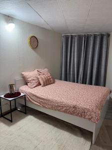 Postel nebo postele na pokoji v ubytování Charmante petite maison avec jardin