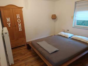 Afbeelding uit fotogalerij van Ferienhaus Auszeit in Niederdorla +3 foto's