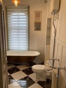 Et badeværelse på The Saltburn Townhouse + 14 billeder