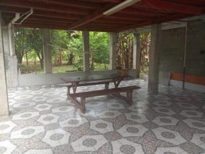 En have udenfor Finca Apolonia