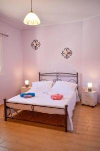 En eller flere senge i et værelse på Effie's Escape Spacious country house