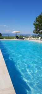 Swimmingpoolen hos eller tæt på Duplex-Chalet entre Lac et Montagne avec Balcon