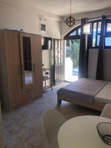 Giường trong phòng chung tại Apartman Cmiljanic