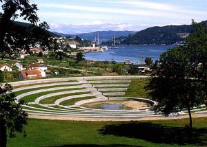 a large amphitheater in a park next to a body of water at Los Cala-Vivienda tranquila en casa unifamiliar in Vigo