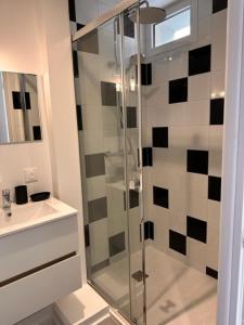 Koupelna v ubytování Côté Criée sur le port de pêche