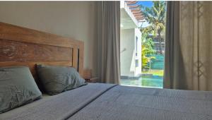 En eller flere senge i et værelse på Ohana Retreat Villa