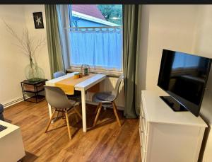 TV a/nebo společenská místnost v ubytování Kleine Hafenperle