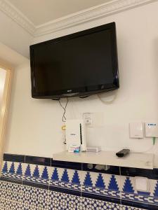 a flat screen tv hanging on a wall at Alojamiento Temporal Corazón Madrid in Madrid