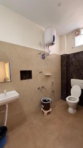 Et badeværelse på DSS HOME STAY Just 500 Meter Girivalam Road