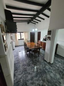 a kitchen and dining room with a table and chairs at Casa Paraiso Serrano in Valle Hermoso