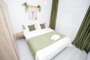 a bedroom with a bed with towels on it at Apartament la munte in Topliţa