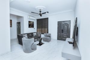 a living room with a couch and a tv at Gravity Hotel & lofts in Ogbojo