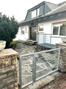 a fence in front of a house at LUMI Living in Schlüsselfeld