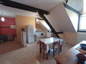 Nhà bếp/bếp nhỏ tại Gite des Fruitiers