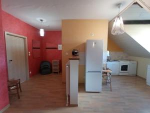 Nhà bếp/bếp nhỏ tại Gite des Fruitiers +2 ảnh