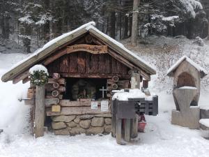 a small gingerbread house in the snow at La Casa Shabby in Marilleva