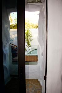 Ảnh trong thư viện ảnh của Ilio Boutique Swim Up Rooms ở Sarandë