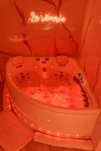 Billede fra billedgalleriet på La Rêverie : Sauna Privé Jacuzzi et Table Massage i Vierzon