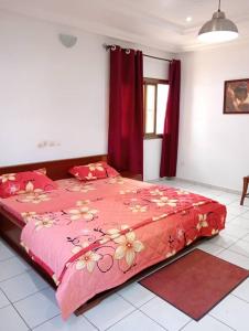 En eller flere senge i et værelse på Villa AV Lomé Proche de l'aéroport