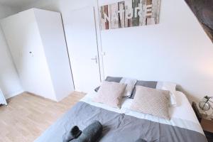 a bedroom with a bed with pillows on it at Gîte cosy et paisible près de La Mongie in Campan +12 photos