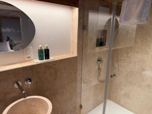 Phòng tắm tại Swiss chalet near Flims +80 ảnh