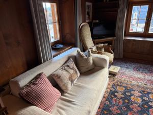 Khu vực ghế ngồi tại Swiss chalet near Flims