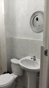 Koupelna v ubytování Alojamiento Santo Domingo - Huarmey