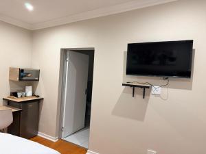 TV/trung tâm giải trí tại Cathy & P Guesthouse