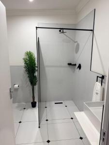 Phòng tắm tại Cathy & P Guesthouse