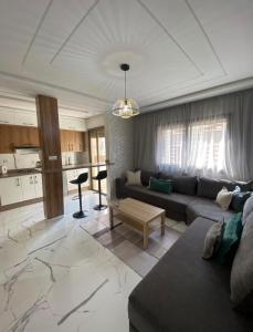 Khu vực ghế ngồi tại Élégance et Confort à Proximité de la Plage