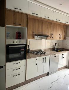 Nhà bếp/bếp nhỏ tại Élégance et Confort à Proximité de la Plage