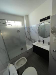 Koupelna v ubytování B&J Apart Bahía