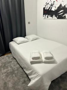 a white bed with two pillows on top of it at Estudio en Sol (G) in Madrid +3 photos