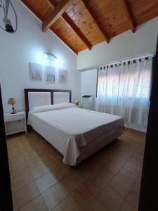 En eller flere senge i et værelse på Duplex Olivia