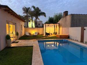 a swimming pool in the backyard of a house at QUINTA BELEN Cañuelas in La Porteña