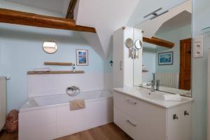 Koupelna v ubytování Le Plexus - Sérénité & relaxation - Villa 9 personnes + 54 fotografií