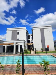 Bazén v ubytování Sentlhaga 1 Bed Self Catering Apartment, Sarona City,Habitat Kappa, Gaborone nebo v jeho okolí