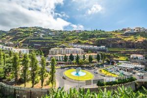 En generel udsigt til bjerge eller udsigt til bjerge taget fra lejligheden