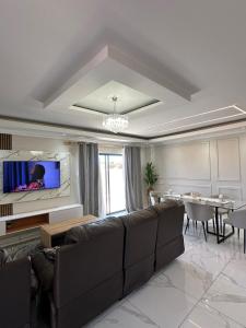 Kuchyň nebo kuchyňský kout v ubytování Private Room behind Out of Africa